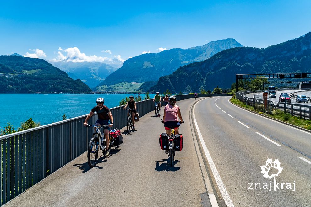 rowerowa-estakada-nad-jeziorem-czterech-