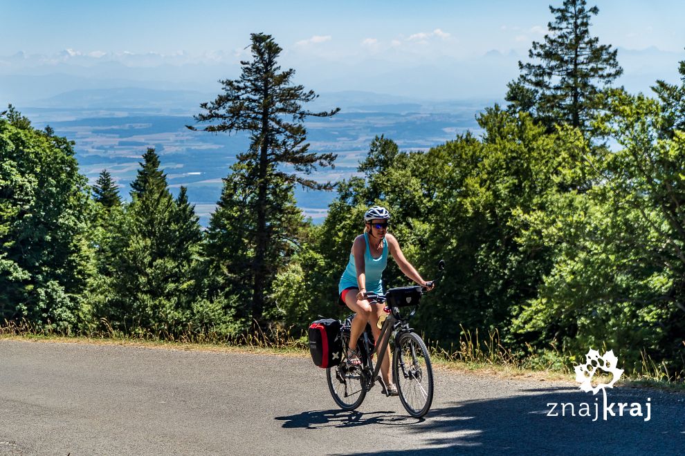 rowerowy-podjazd-w-gorach-jury-jura-2022