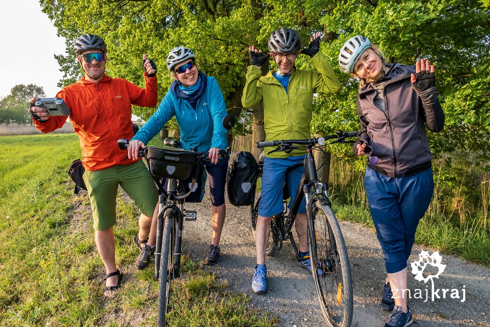 rowerzysci-na-szlaku-zalewu-szczecinskie