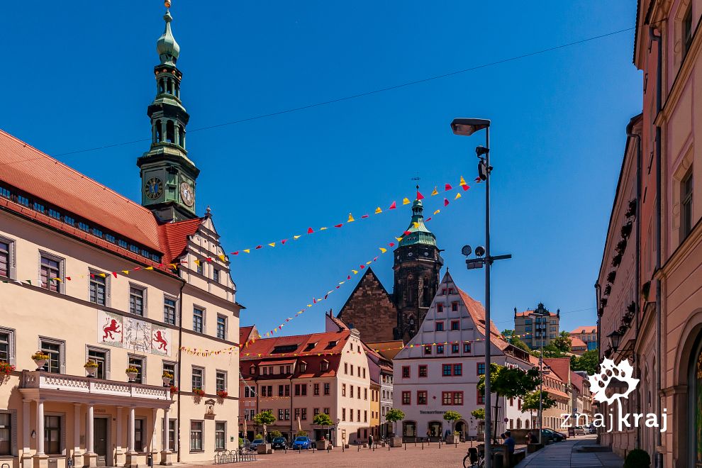 Rynek w Pirnie, w oddali w głębi zamek Sonnenstein