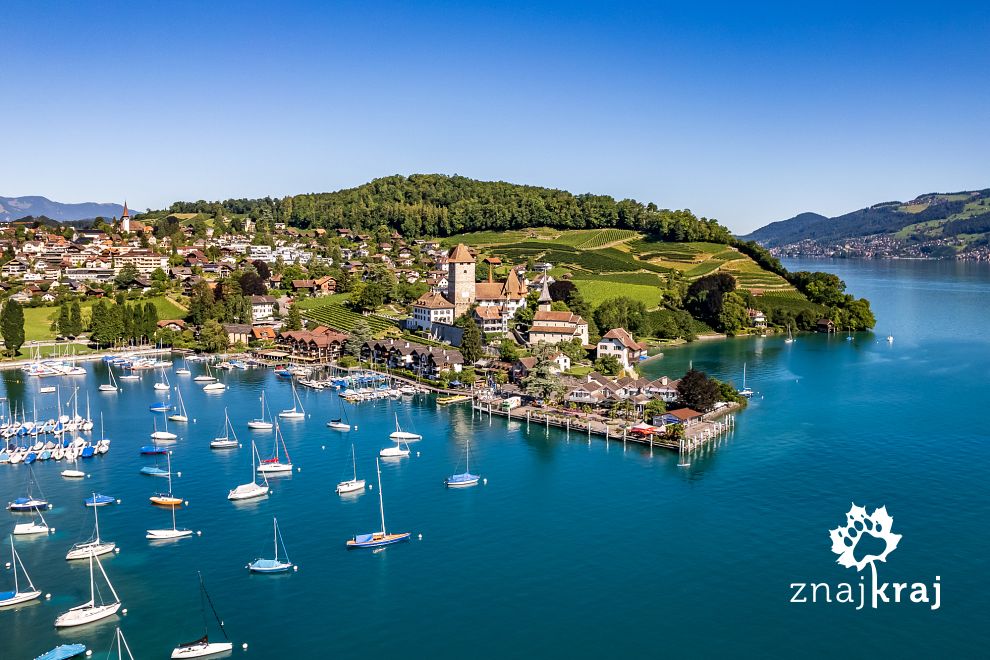 Spiez nad jeziorem Thun w Szwajcarii