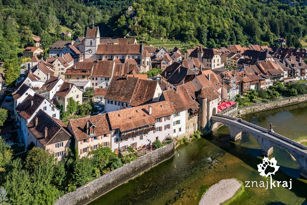 sredniowieczne-miasto-saint-ursanne-w-sz