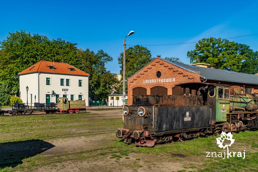 Zabytkowa stacja kolei wąskotorowej w Rudach