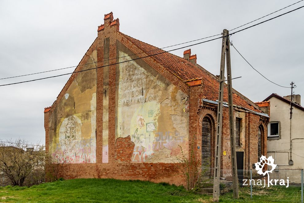 Opuszczona synagoga w Dąbrównie