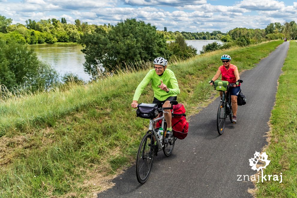 szlak-loara-na-rowerze-na-wale-przeciwpo