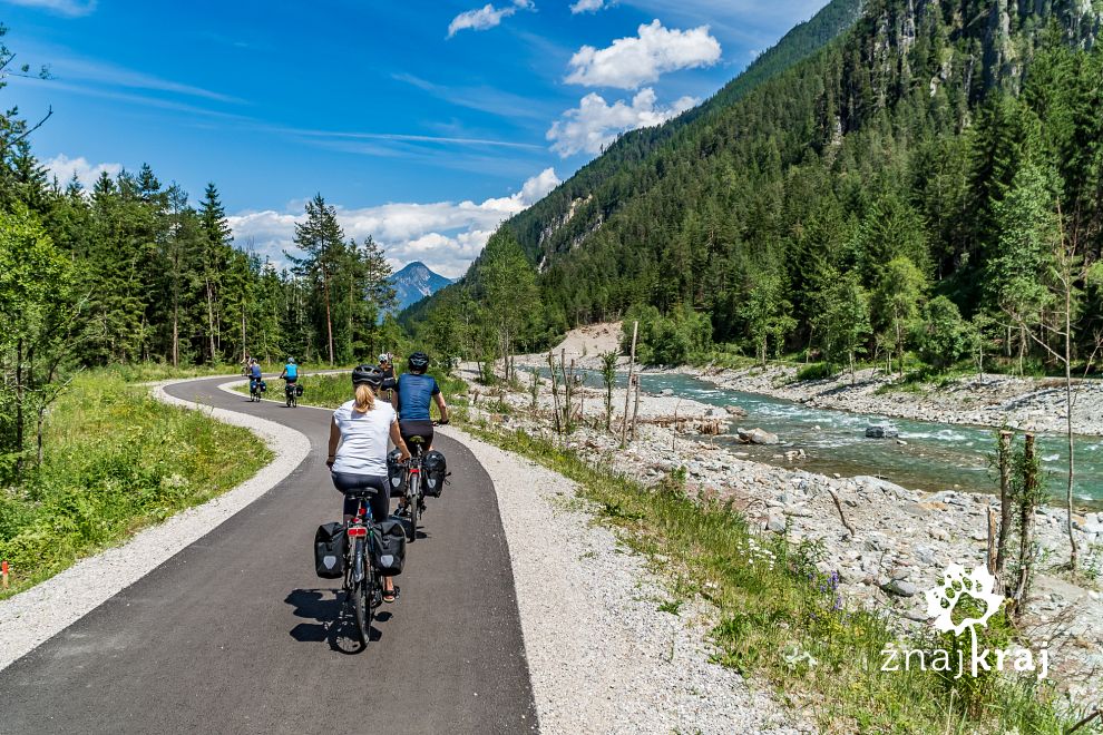 Nowa nawierzchnia drogi rowerowej nad Drawą