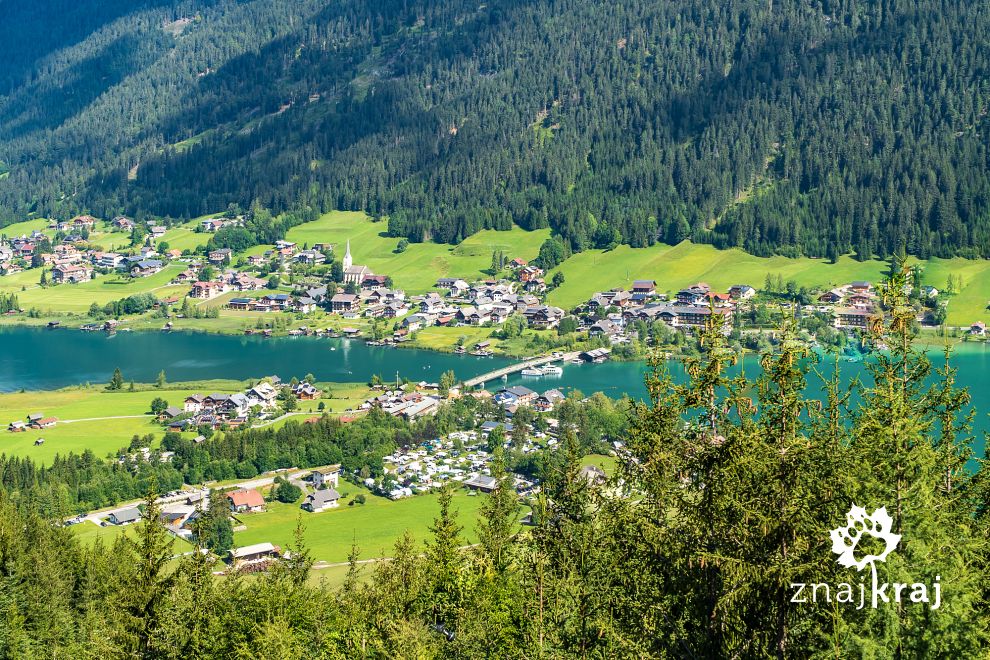 Techendorf i Weißensee nad jeziorem Weißensee w Karyntii