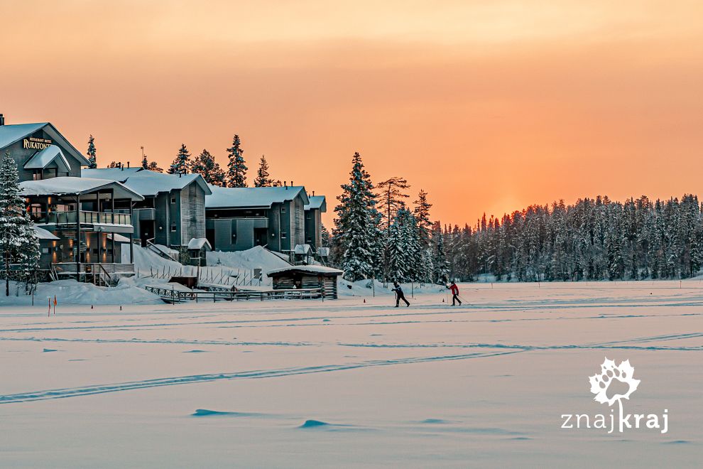 trasa-biegowa-na-jeziorze-w-ruce-finland