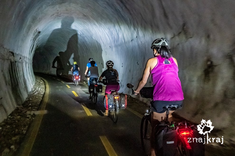 tunel-dla-rowerzystow-na-szlaku-alpe-adr