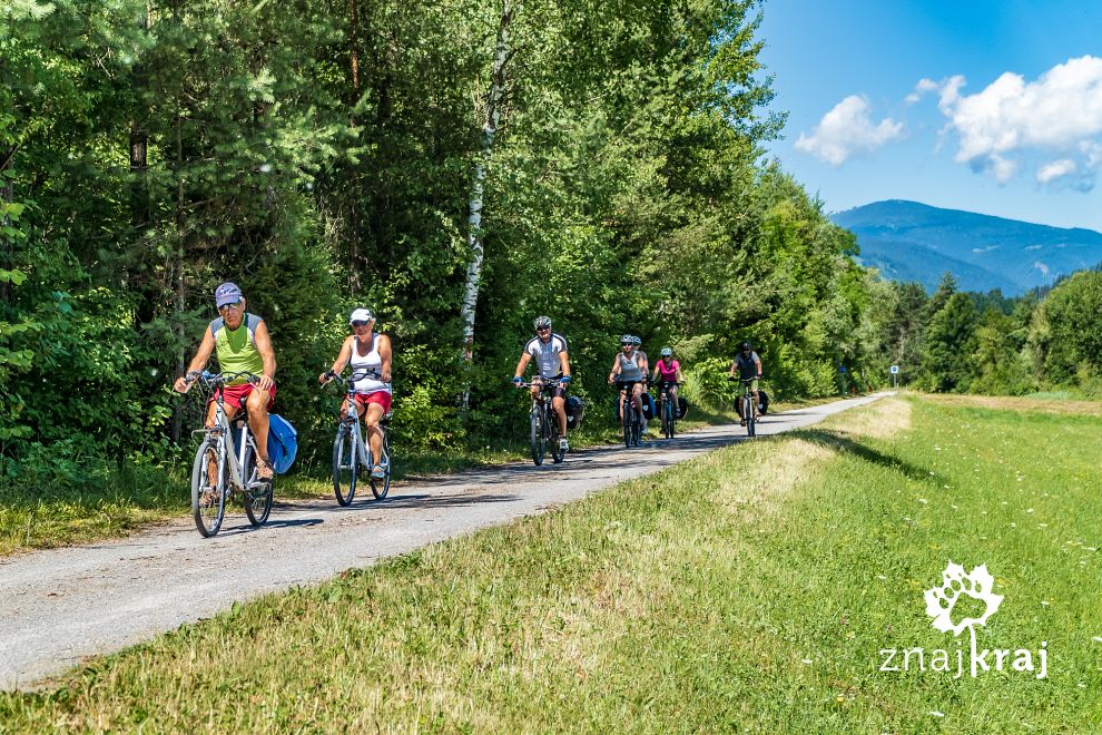 turysci-rowerowi-kolo-villach-w-austrii-