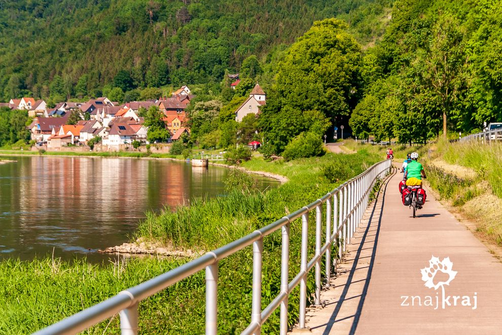 Droga rowerowa nad Wezerą