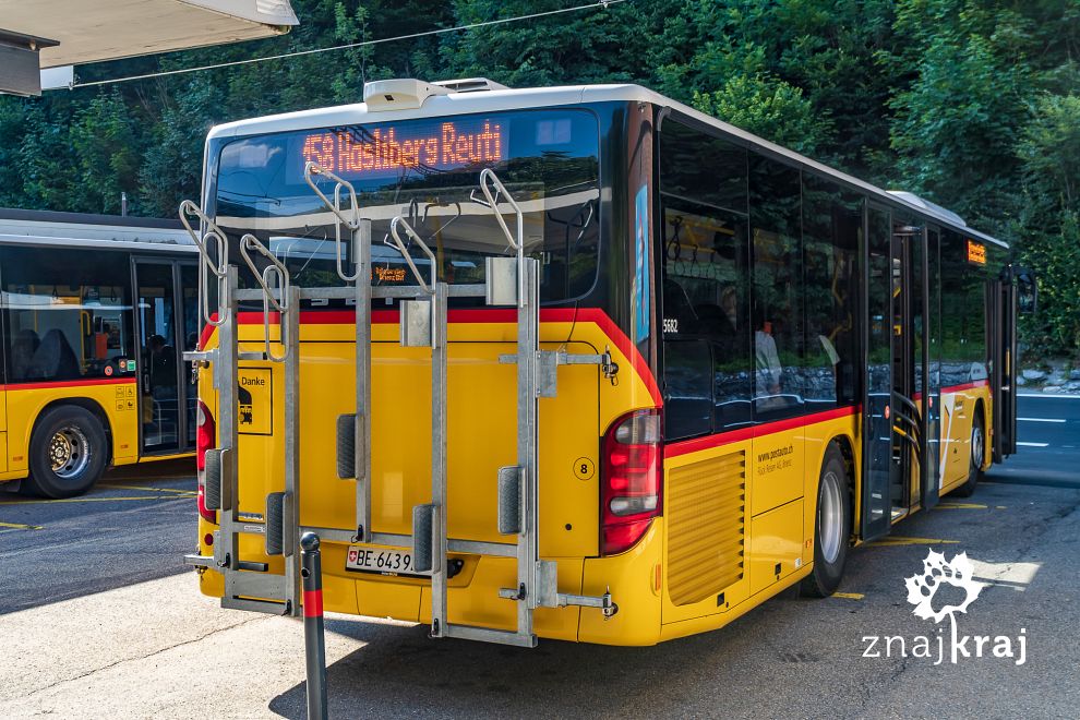 uchwyty-na-rowery-na-lokalnym-autobusie-