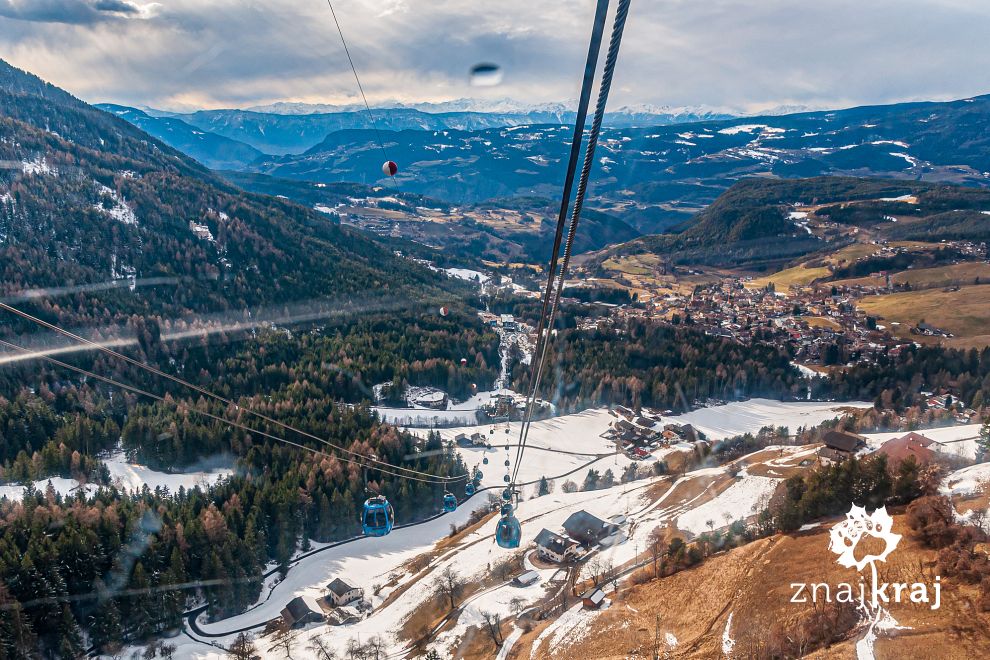 Widok z gondoli na okolice Siusi