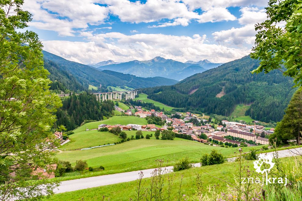 Okolice Gossensass, w oddali autostrada Brenner-Bolzano