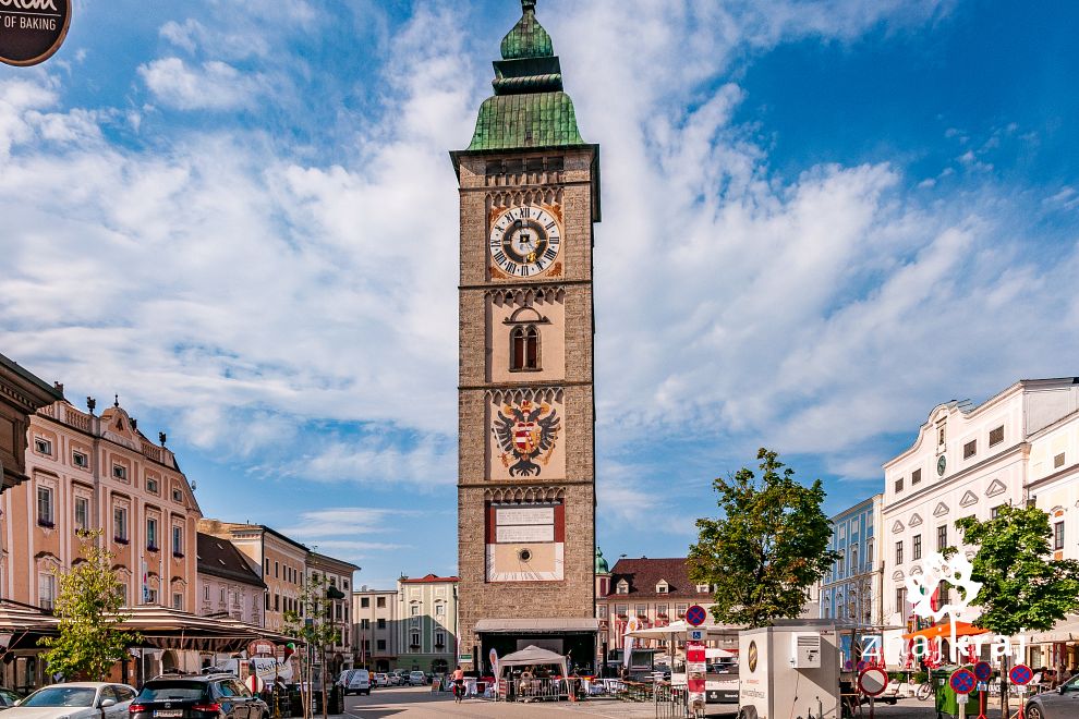 Wieża miejska nad głównym placem Enns