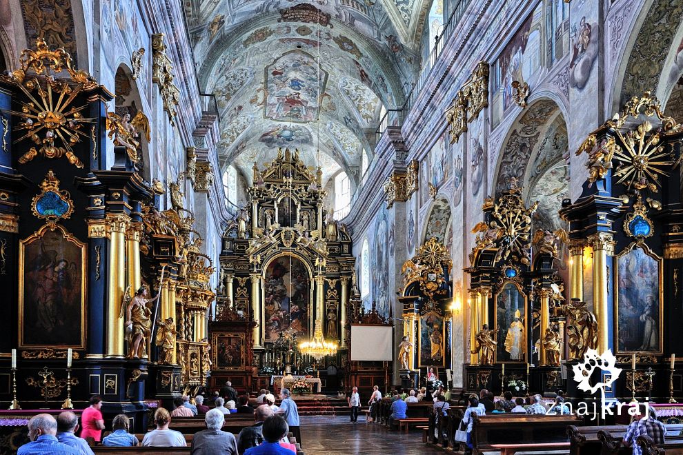 Wnętrze bazyliki w Leżajsku