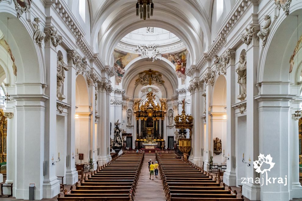 Wnętrze katedry Świętego Zbawiciela i świętego Sebastiana w Fuldzie