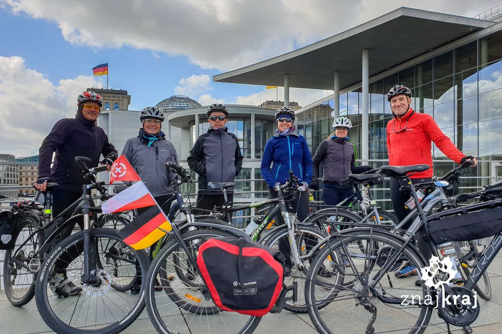 Droga rowerowa Muru Berlińskiego w Berlinie w Niemczech