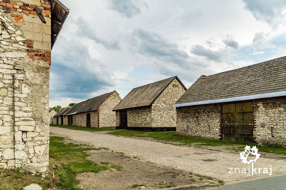 Zabytkowe stodoły w Żarkach