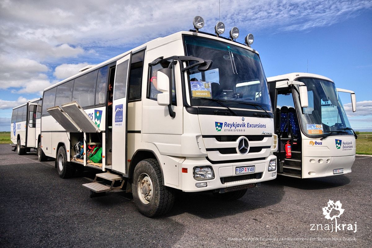 Autobus Reykjavik Excursions na trasy interioru Autobus Reykjavik Excursions na trasy interioru