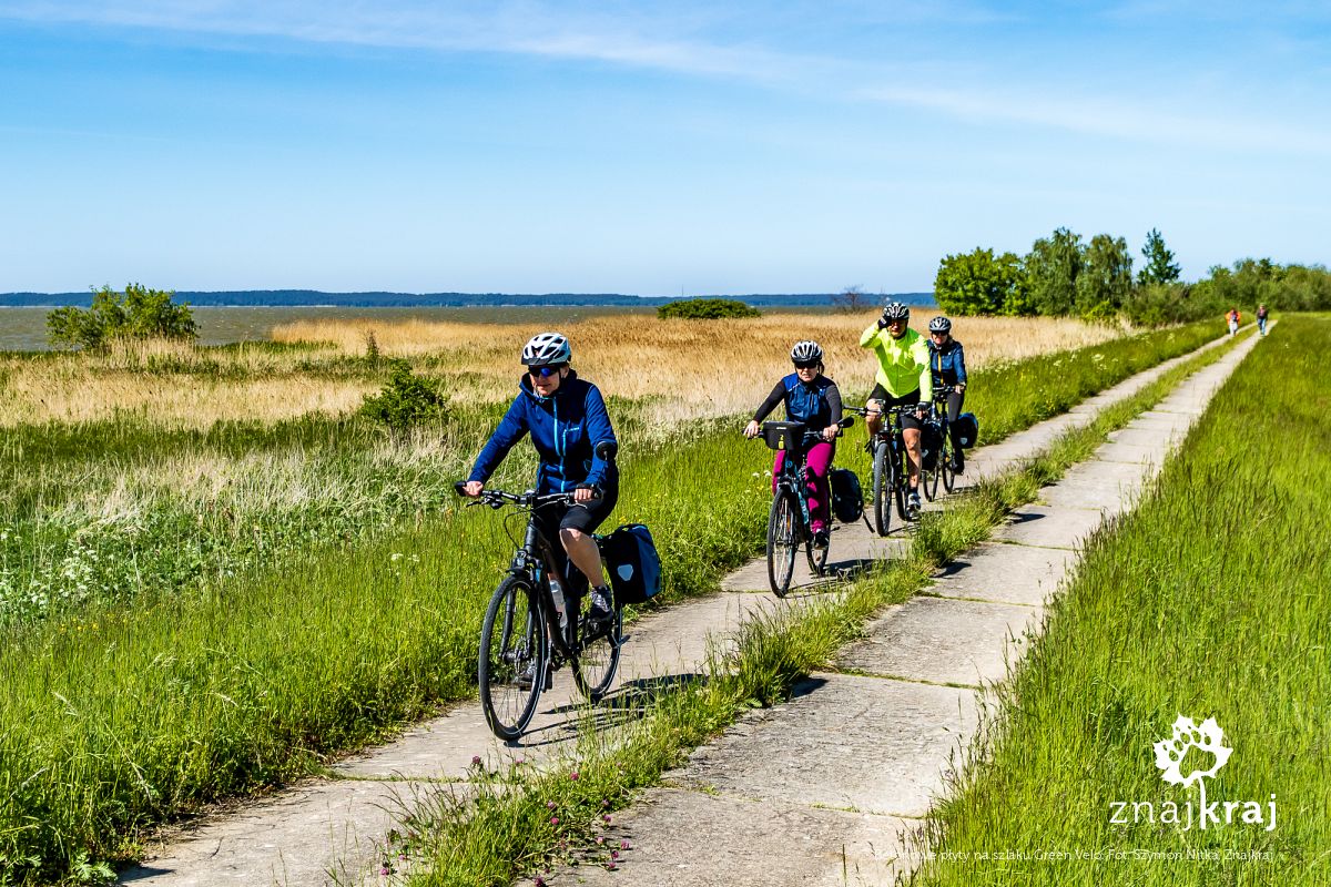 Betonowe płyty na szlaku Green Velo