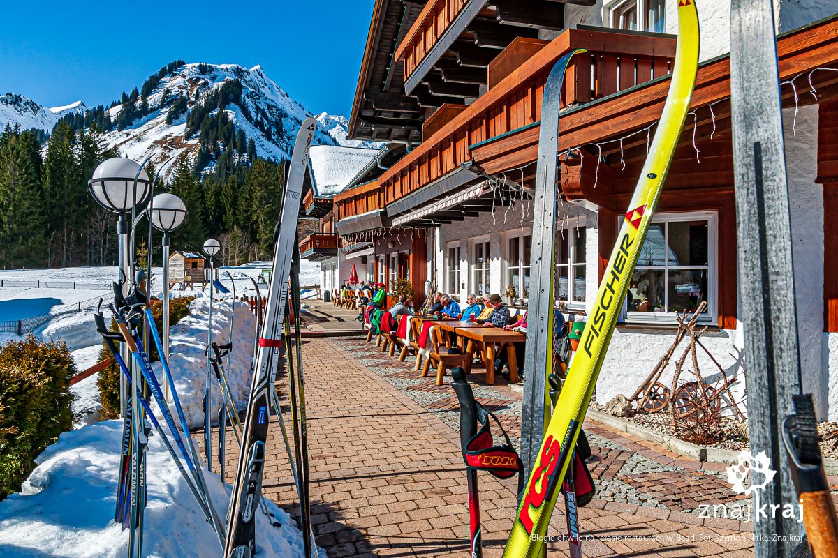 Błogie chwile na tarasie restauracji w Baad Błogie chwile na tarasie restauracji w Baad