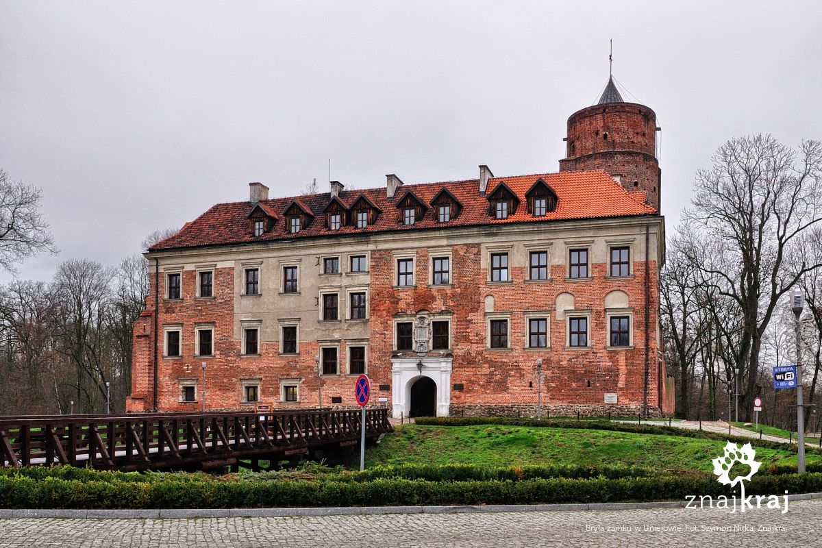 Bryła zamku w Uniejowie Bryła zamku w Uniejowie