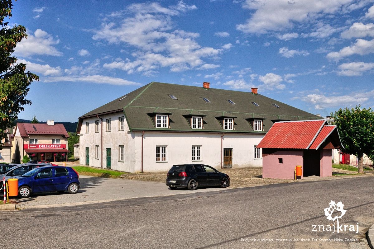 Budynek w miejscu ratusza w Jaśliskach