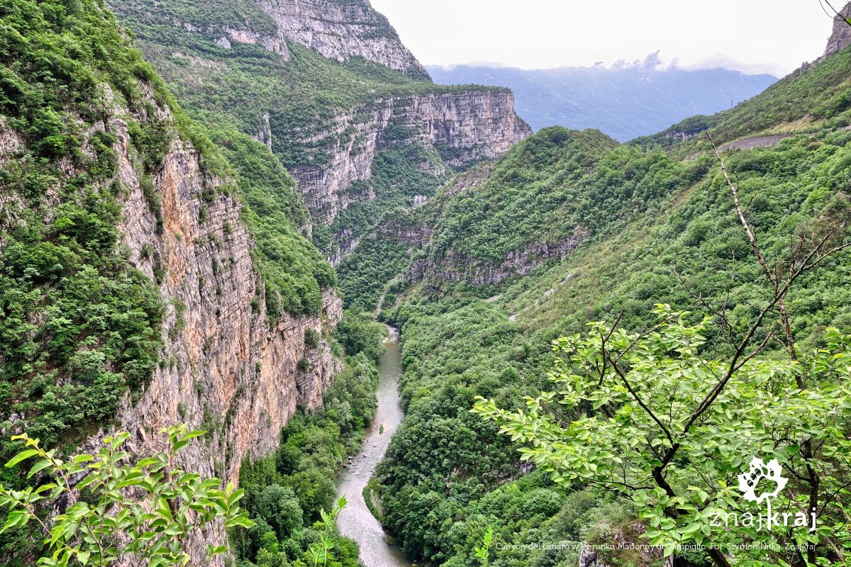 Canyon del Limarò w kierunku Madonny di Campiglio Canyon del Limarò w kierunku Madonny di Campiglio