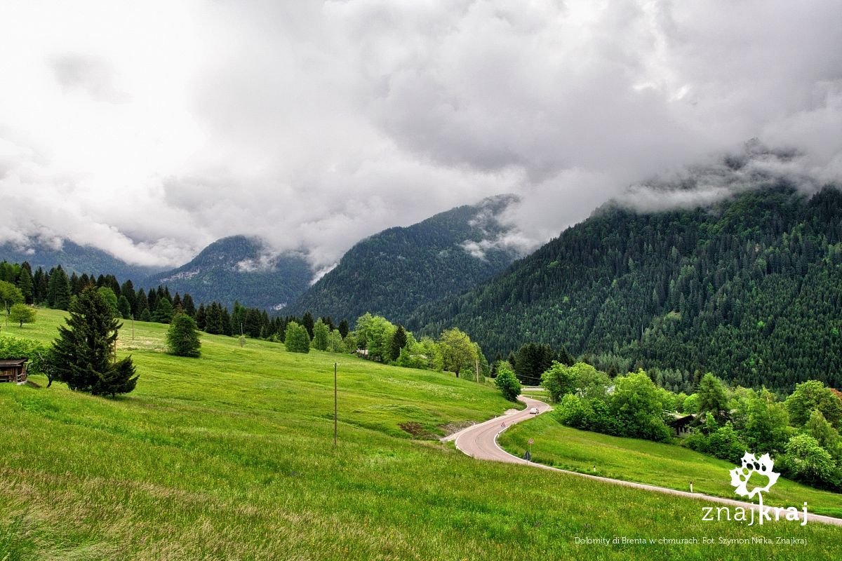 Dolomity di Brenta w chmurach Dolomity di Brenta w chmurach