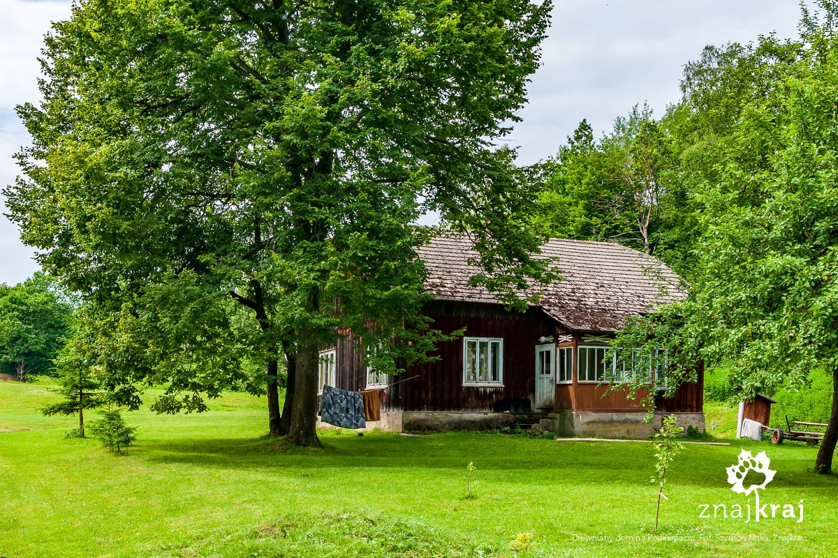 Drewniany dom na Podkarpaciu