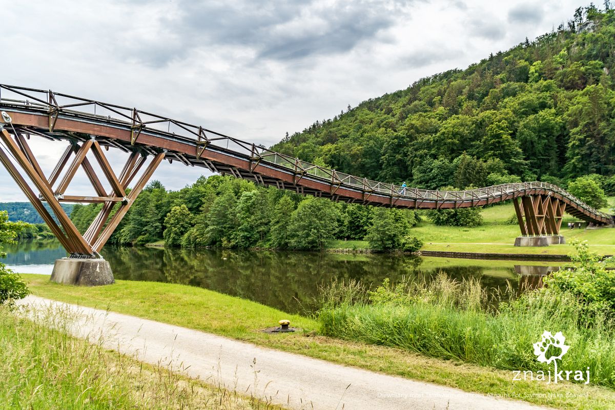 Drewniany most Tatzlwurm nad rzeką Altmühl