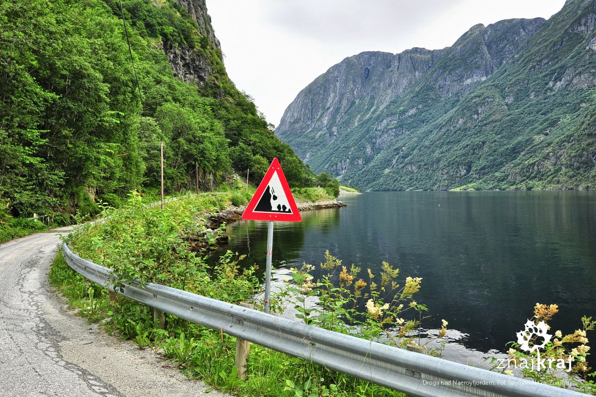 Droga nad Naeroyfjordem Droga nad Naeroyfjordem