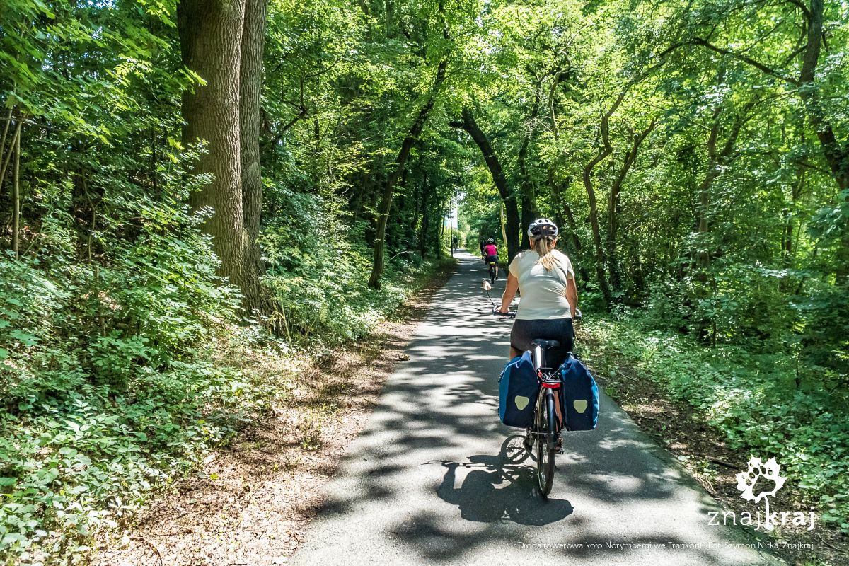 Droga rowerowa koło Norymbergi we Frankonii