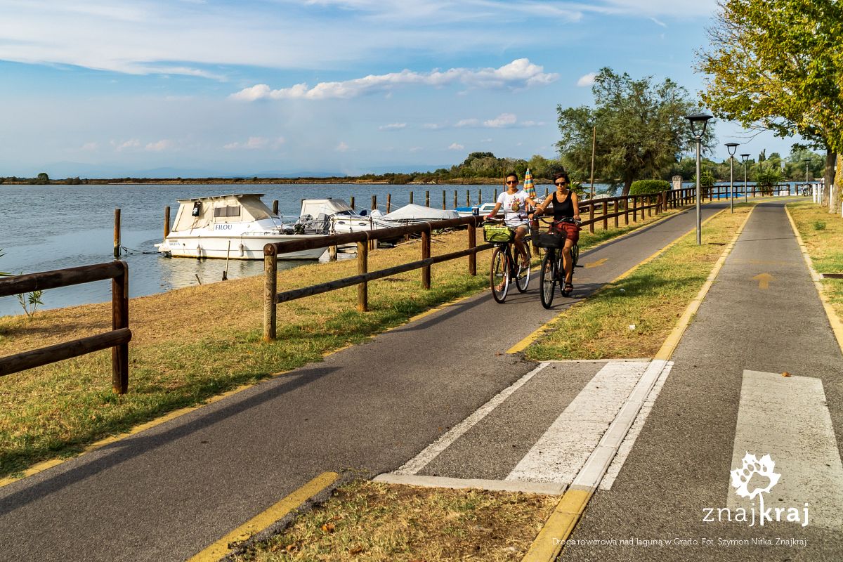 Droga rowerowa nad laguną w Grado
