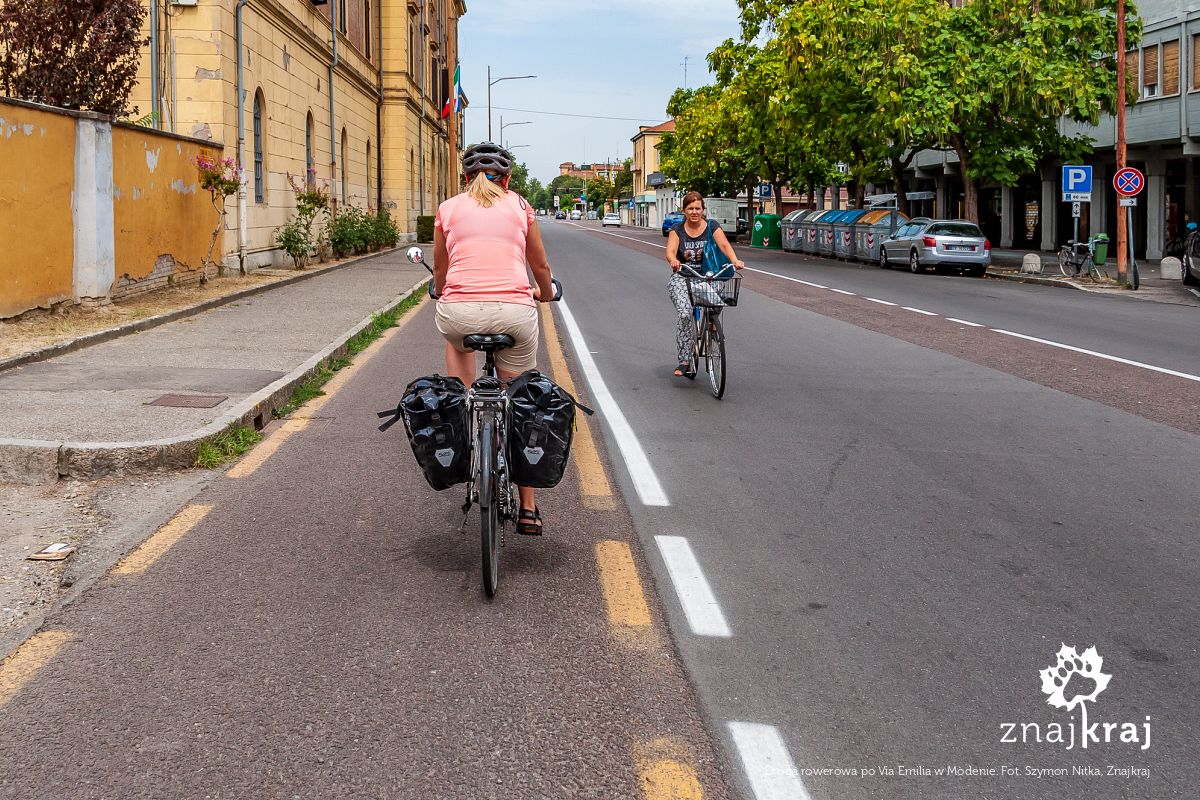 Droga rowerowa po Via Emilia w Modenie
