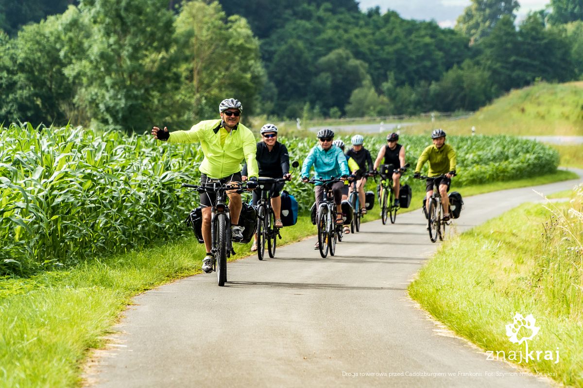 Droga rowerowa przed Cadolzburgiem we Frankonii
