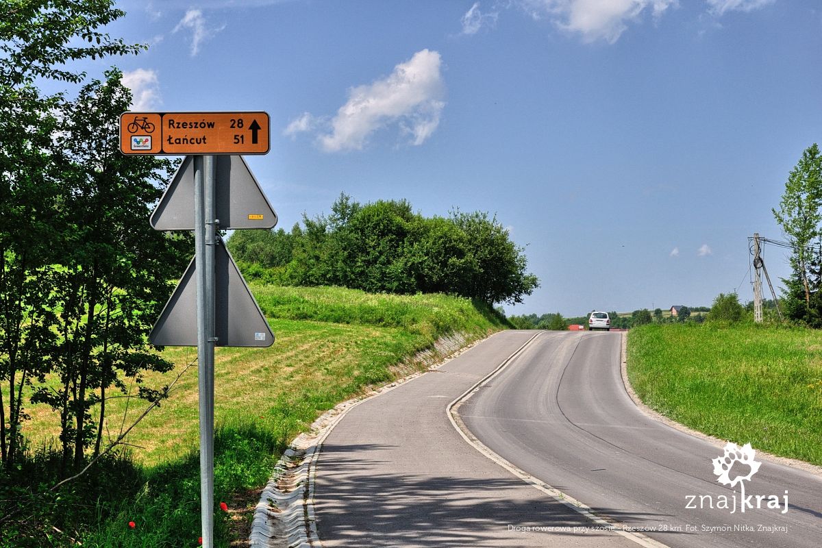 Droga rowerowa przy szosie - Rzeszów 28 km