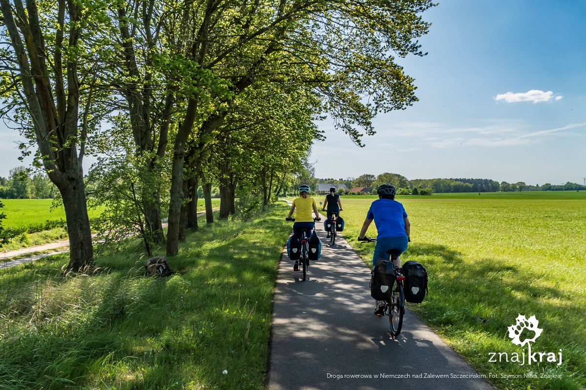 Droga rowerowa w Niemczech nad Zalewem Szczecińskim