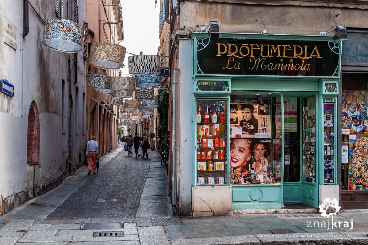 Drogeria przy Via Emilia w Parmie