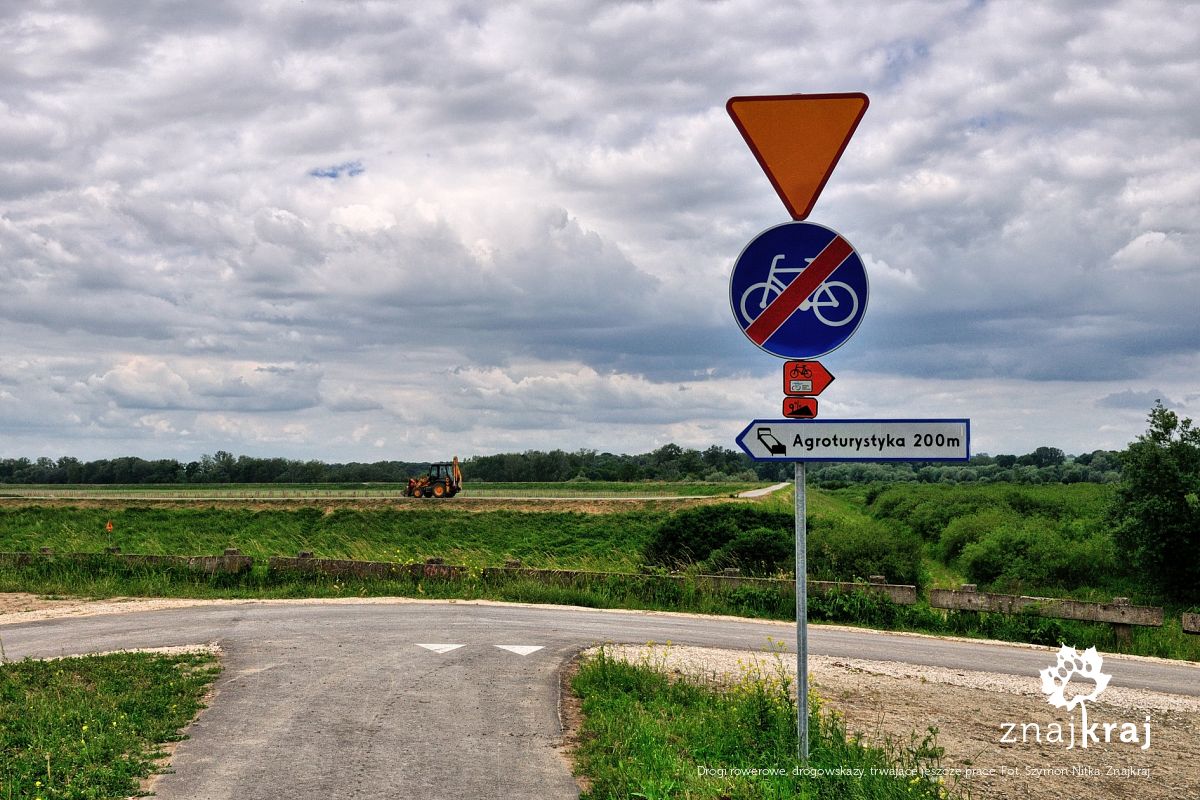 Drogi rowerowe, drogowskazy, trwające jeszcze prace