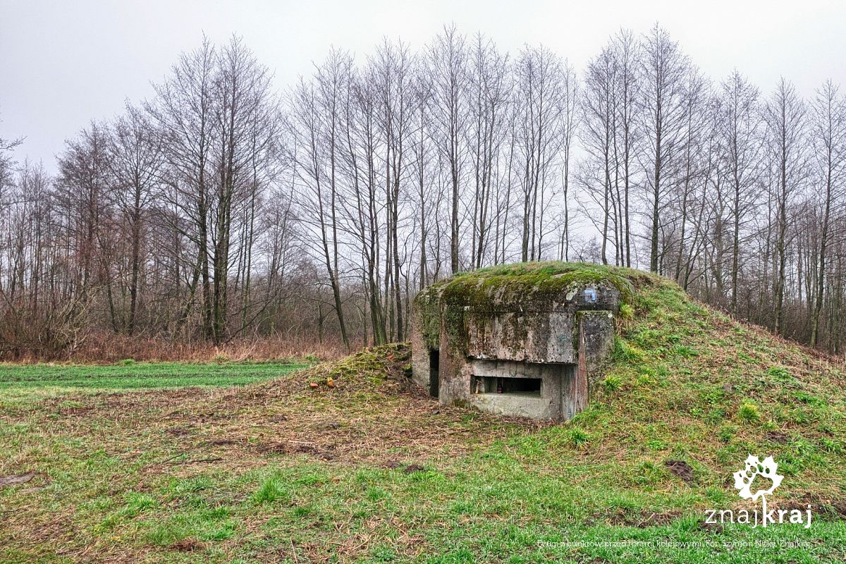 Drugi z bunkrów przed torami kolejowymi Drugi z bunkrów przed torami kolejowymi