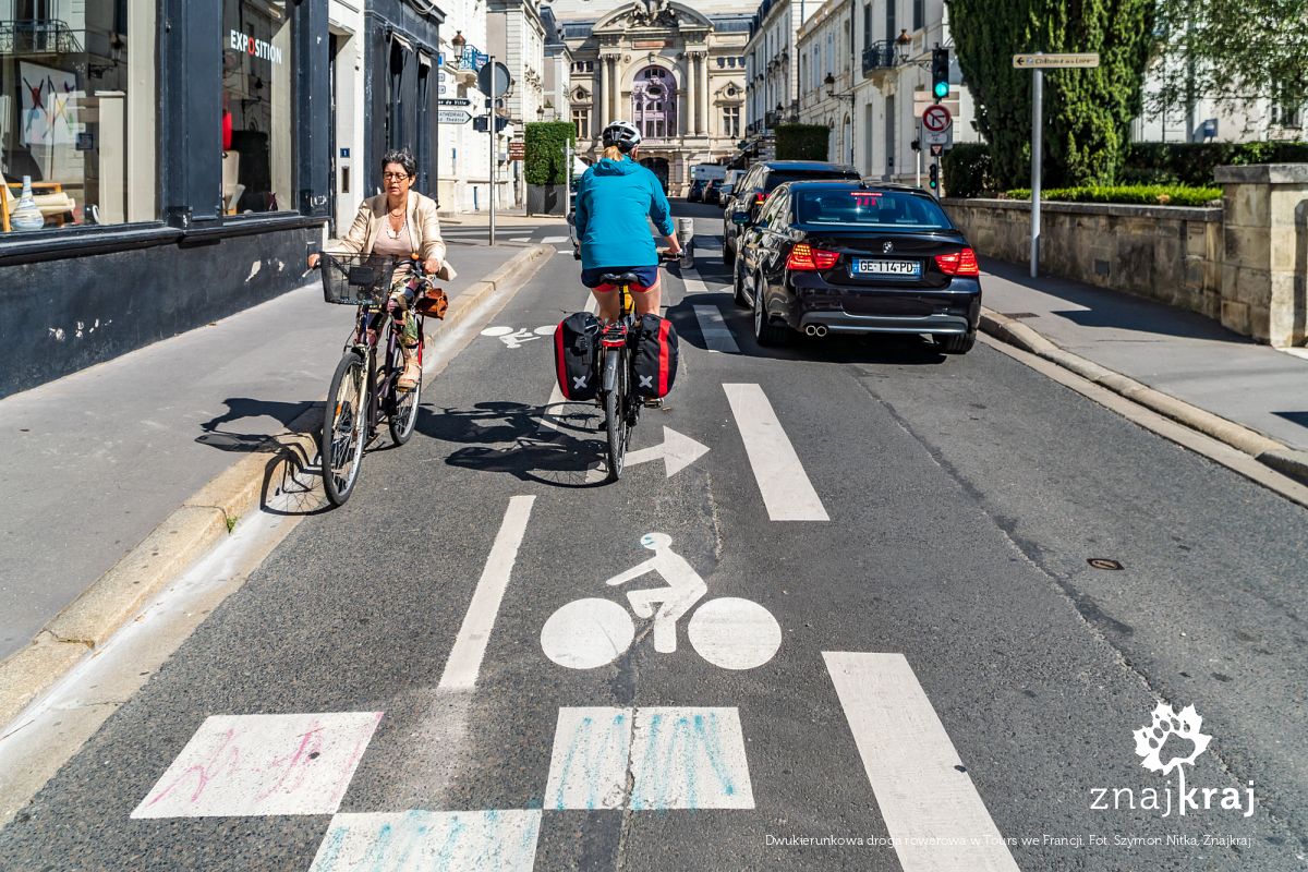Dwukierunkowa droga rowerowa w Tours we Francji
