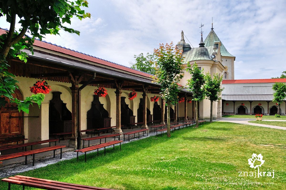 Dziedziniec klasztoru w Leżajsku