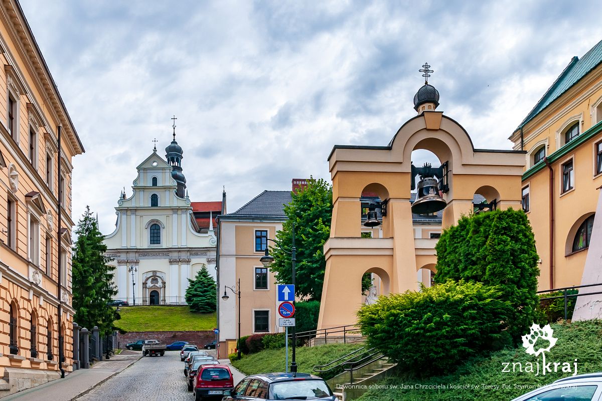 Dzwonnica soboru św. Jana Chrzciciela i kościół św. Teresy