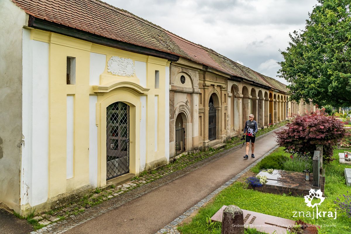 Grobowce na cmentarzu w Ansbach