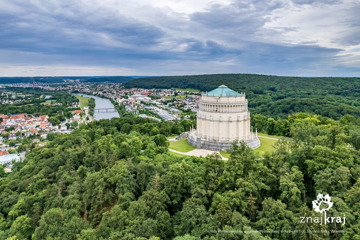 Hala Wyzwolenia na wzgórzu Michelsberg w Kelheim