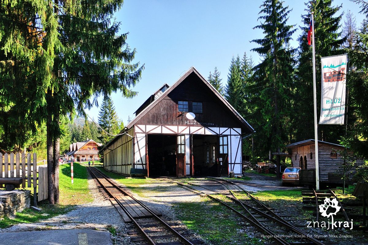 Hangar zabytkowej kolejki
