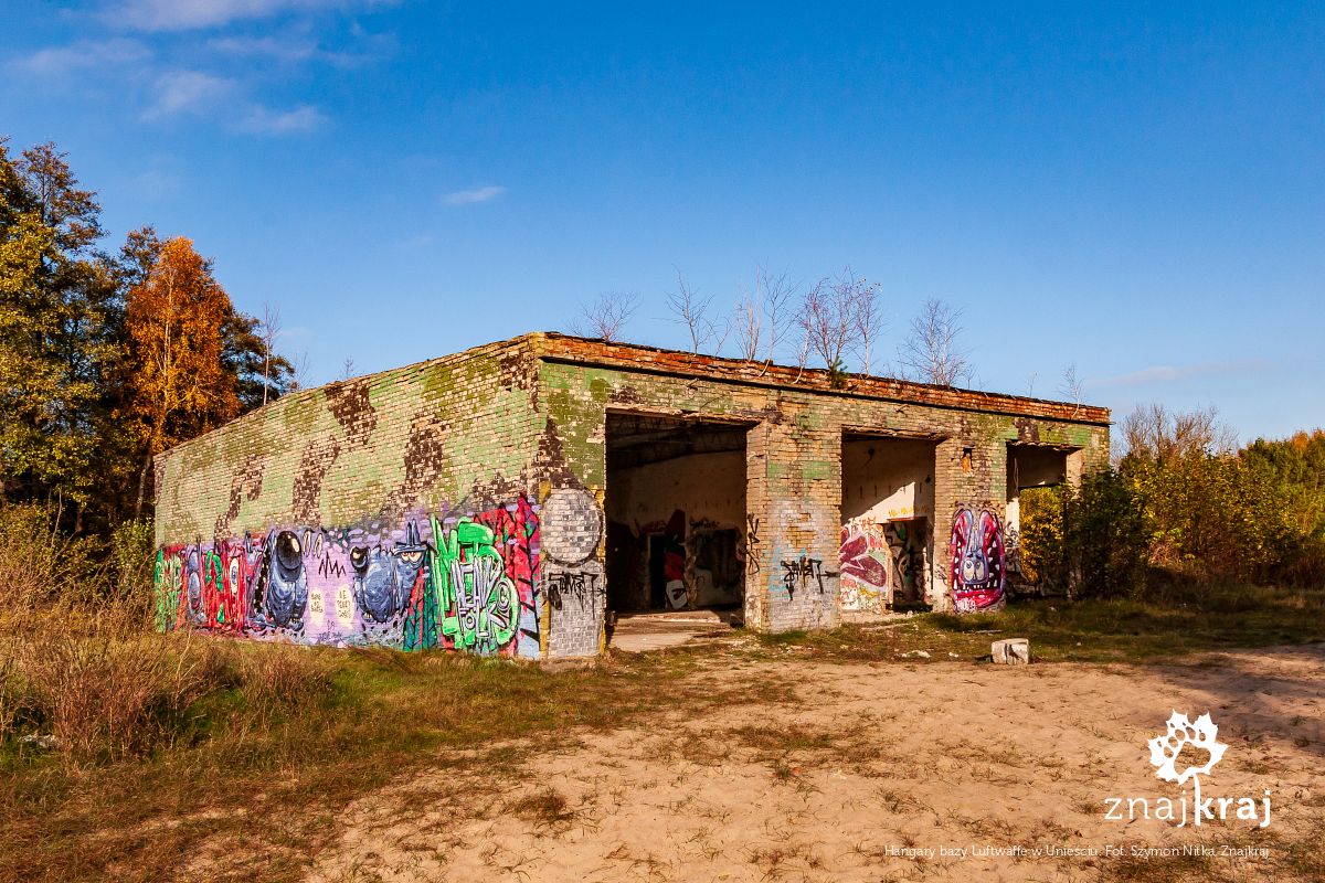 Hangary bazy Luftwaffe w Unieściu