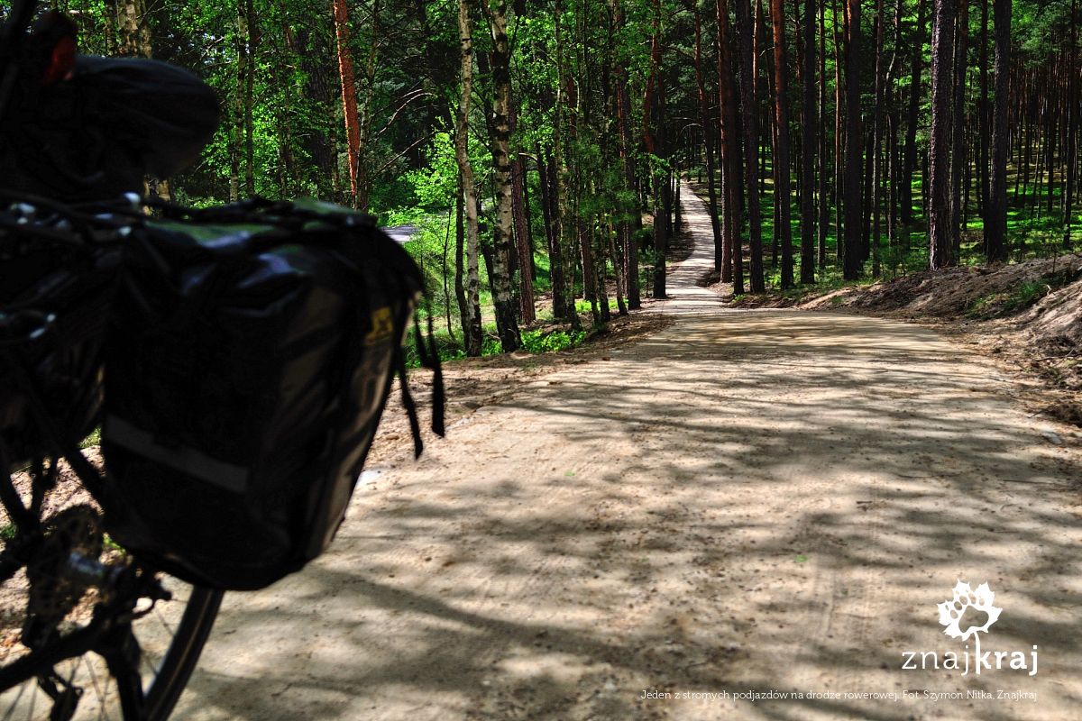 Jeden z stromych podjazdów na drodze rowerowej Jeden z stromych podjazdów na drodze rowerowej